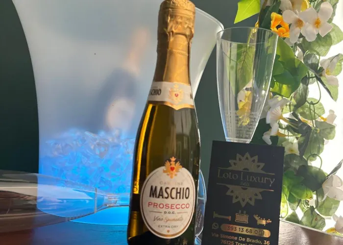 Loto Luxury 住宿加早餐酒店 特拉尼